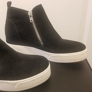 NEW Women's Black Suede Steve Madden Wedgie Sneakers, Size 9.5